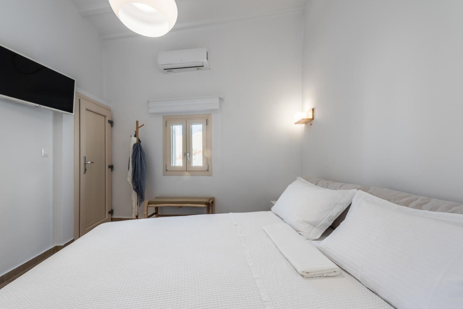 Anemi Suites Adamantas  Room photo