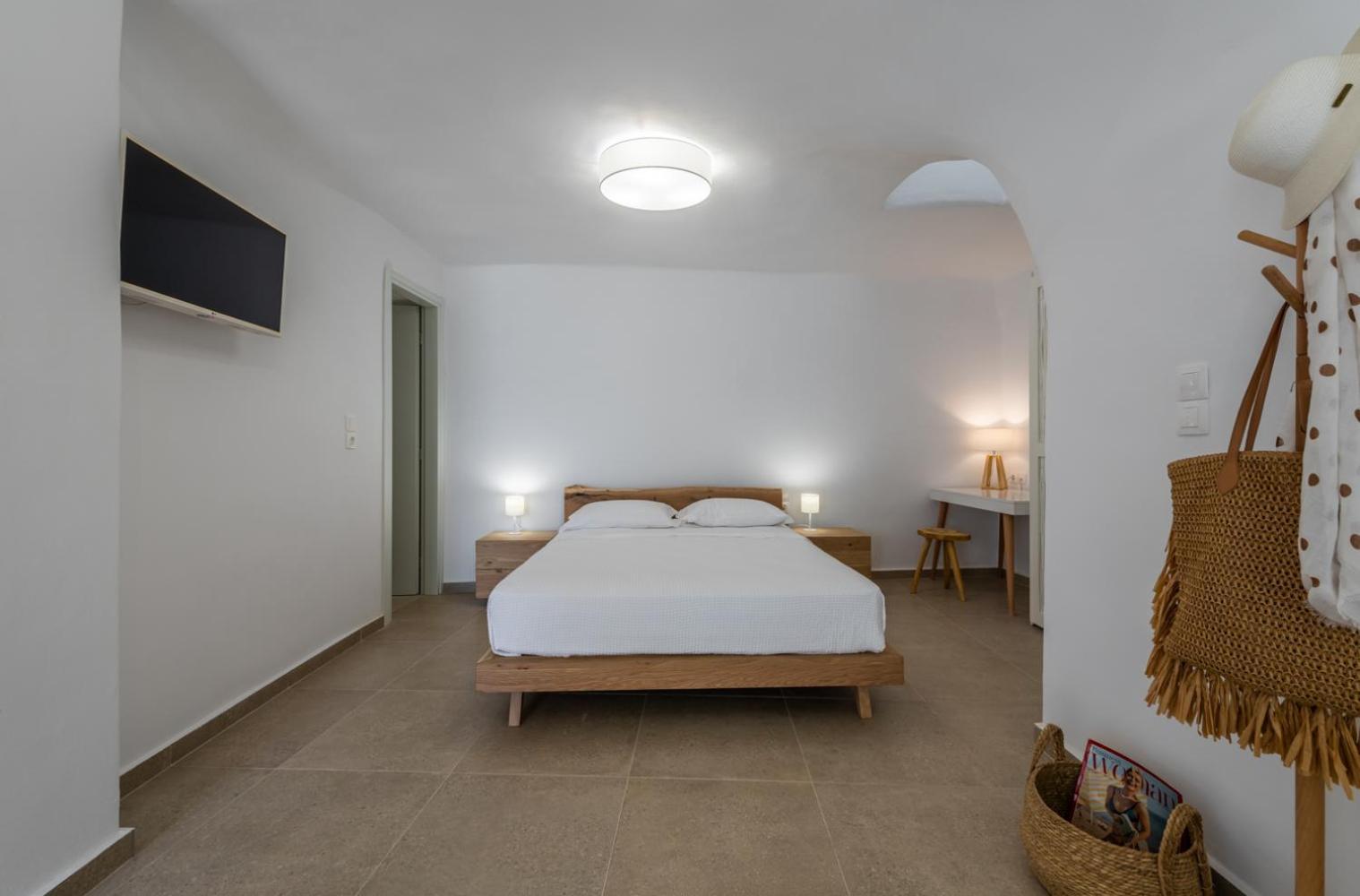 Anemi Suites Adamantas  Room photo